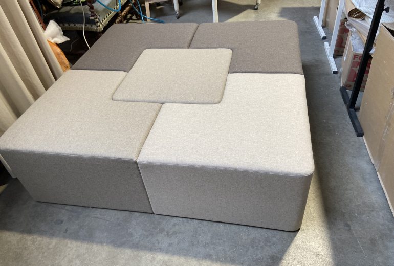 Le pouf Modulo est disponible Abat-jouriste Fabricant de luminaires Tapissier Décorateur