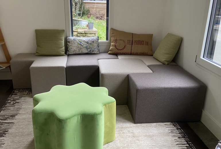 Le pouf Modulo est disponible Abat-jouriste Fabricant de luminaires Tapissier Décorateur