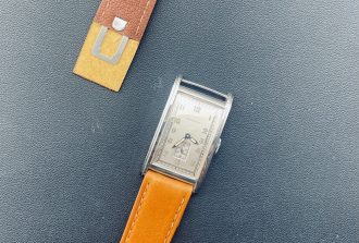 changement de bracelet montre à Nantes