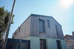 Surélévation maison à Nantes réalisée en ossature bois par Brébion Construction Bois