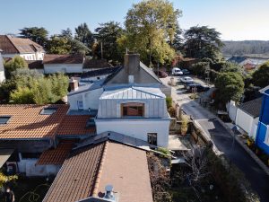 Surélévation maison à Nantes réalisée en ossature bois par Brébion Construction Bois

