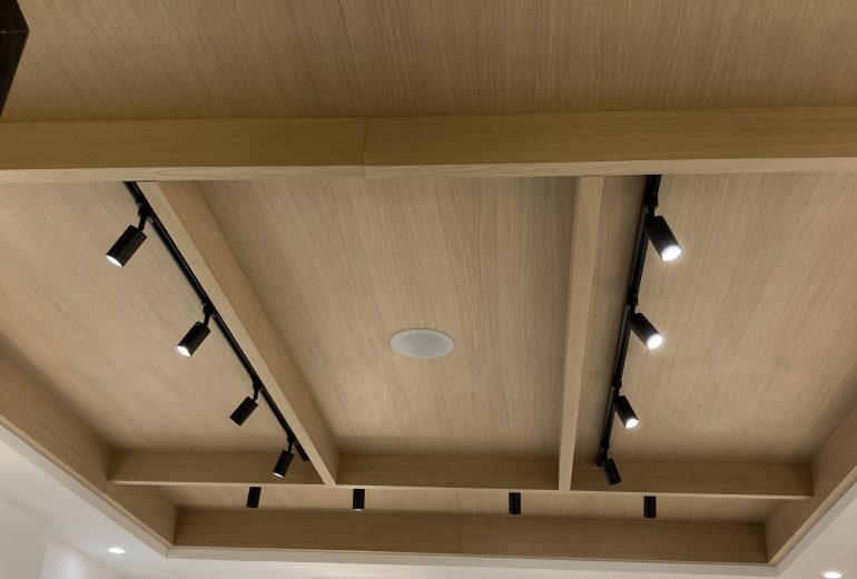 Que du sur-mesure Agenceur Concepteur de dressings et rangements Ebéniste Fabricant de mobilier Menuisier