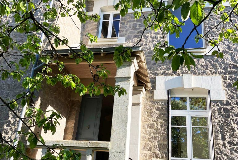 Préserver le cachet unique de sa maison tout en bénéficiant d'un confort moderne Fenêtrier Jointeur Menuisier Plaquiste
