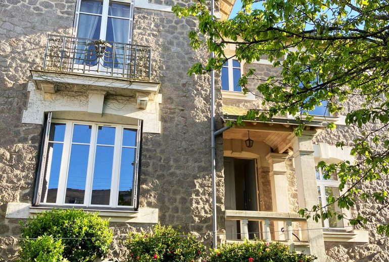 Préserver le cachet unique de sa maison tout en bénéficiant d'un confort moderne Fenêtrier Jointeur Menuisier Plaquiste