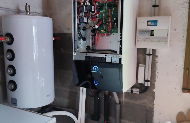 Mise en service d'une pompe à chaleur AIR/EAU Daikin vers Ancenis Chauffagiste Climaticien Plombier