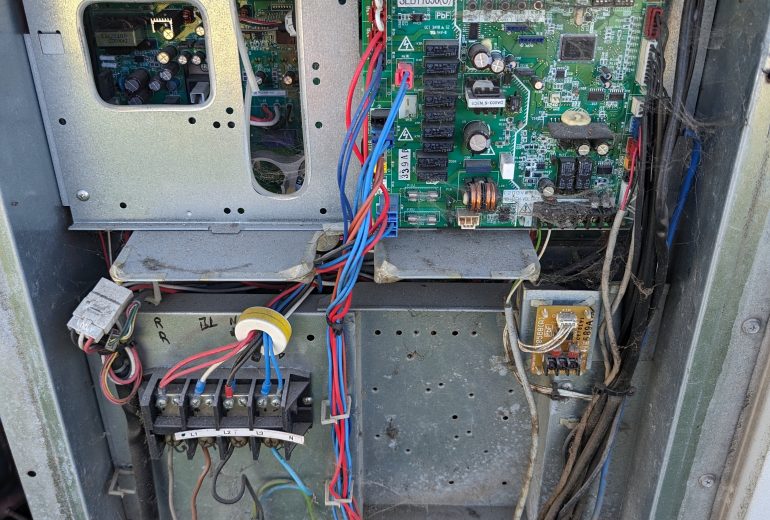 Entretien d'une climatisation VRV Chauffagiste Climaticien Plombier