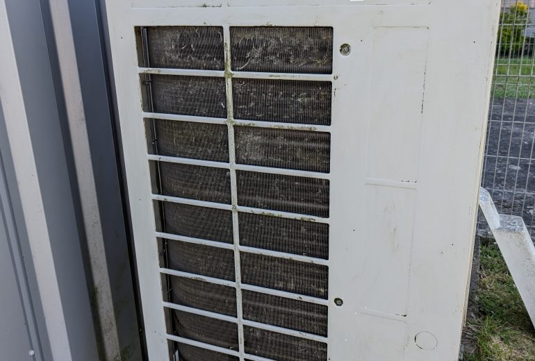 Entretien d'une climatisation VRV Chauffagiste Climaticien Plombier