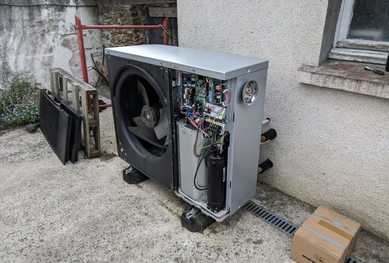 Dépannage d'une climatisation Daikin vers Ancenis Chauffagiste Climaticien Plombier