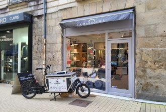 Elecàvélo Électricien Installation de câblage électrique Installation de détecteur de fumée Installation de lumières LED d’intérieur Installation de tableau électrique Pose de chauffage électrique Pose de compteur électrique Pose de disjoncteur différentiel Rénovation Electricien Réparation de sonnette Ventilation