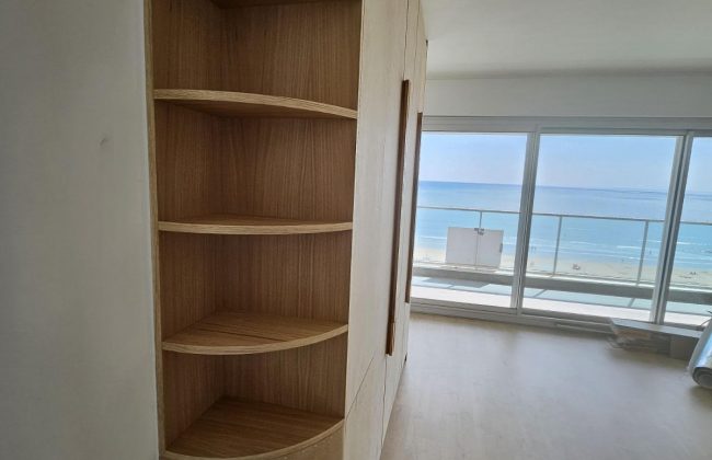 Chantier d'agencement en cours ... Agenceur Concepteur de dressings et rangements Ebéniste Fabricant de mobilier Menuisier