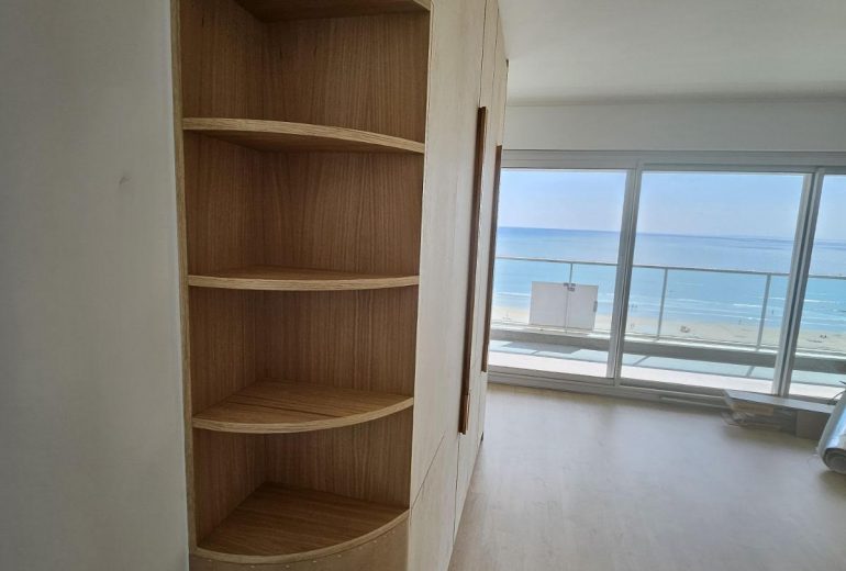 Chantier d'agencement en cours ... Agenceur Concepteur de dressings et rangements Ebéniste Fabricant de mobilier Menuisier