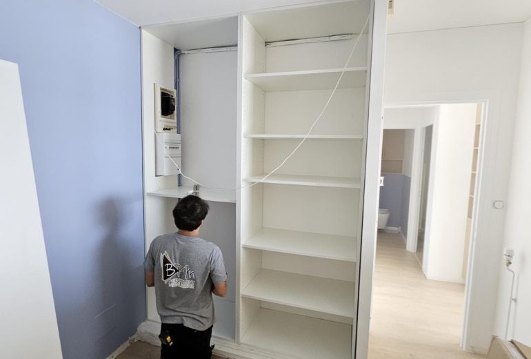Chantier d'agencement en cours ... Agenceur Concepteur de dressings et rangements Ebéniste Fabricant de mobilier Menuisier