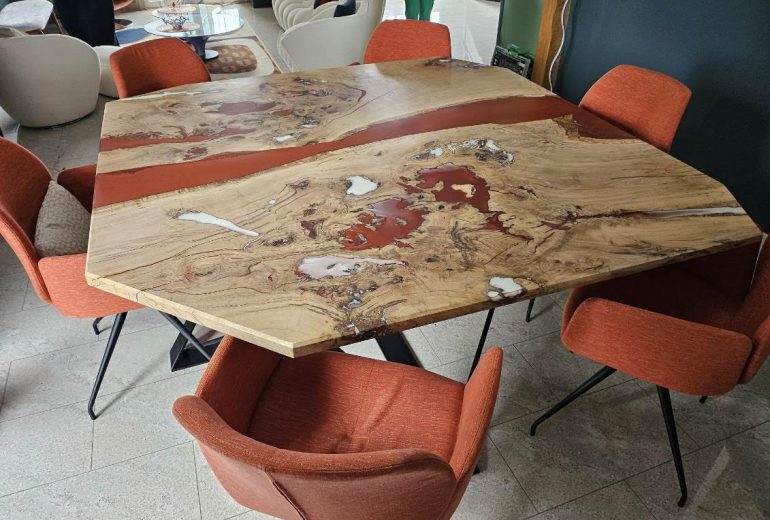 Table epoxy et chêne massif Agenceur Concepteur de dressings et rangements Ebéniste Fabricant de mobilier Menuisier