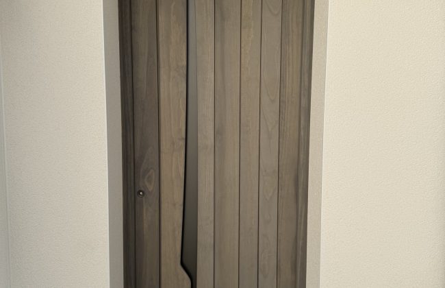 Entrez dans l’Élégance avec la Porte d’Entrée CONSTANCE Fenêtrier Menuisier Storiste