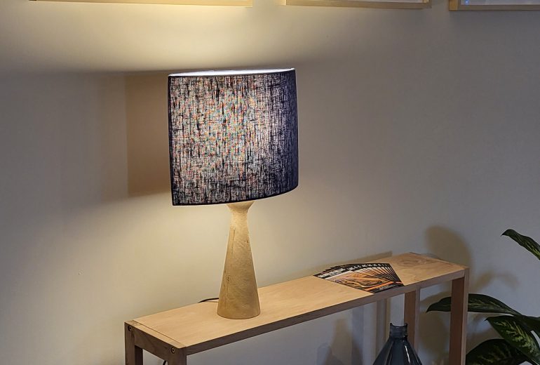 Mise en lumière du salon lounge de l'hôtel&spa Eco-Domaine La Fontaine à Pornic Abat-jouriste Fabricant de luminaires