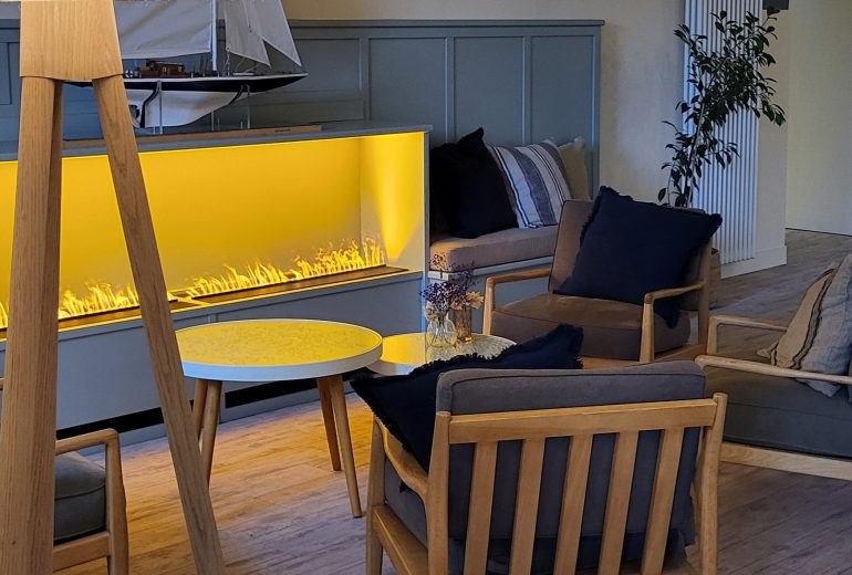 Mise en lumière du salon lounge de l'hôtel&spa Eco-Domaine La Fontaine à Pornic Abat-jouriste Fabricant de luminaires