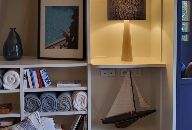 Mise en lumière du salon lounge de l'hôtel&spa Eco-Domaine La Fontaine à Pornic Abat-jouriste Fabricant de luminaires