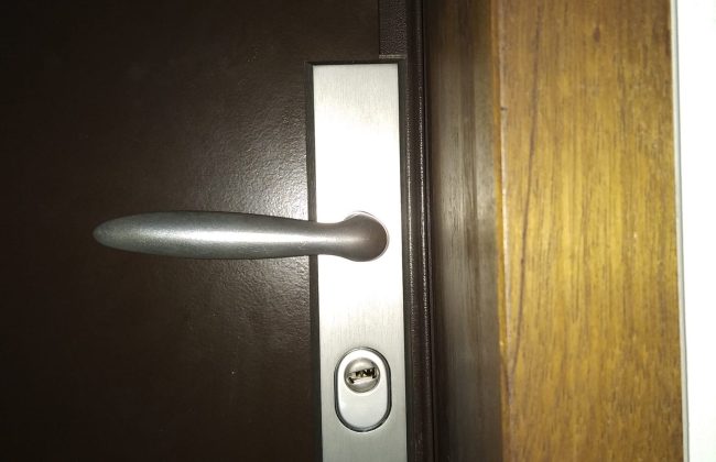 Porte sécurisée à moindre coût ! Serrurier