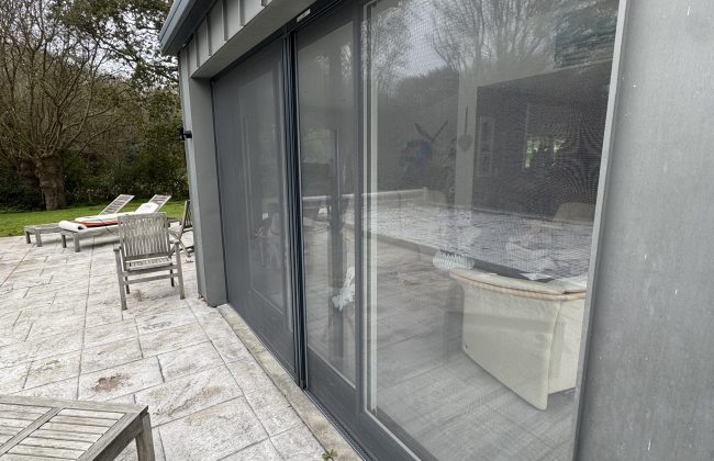 Moustiquaires Latérales Soprofen : Protection Élégante et Confort à l’Intérieur 🦟🏠 Fenêtrier Installateur de pergola et store Menuisier Storiste