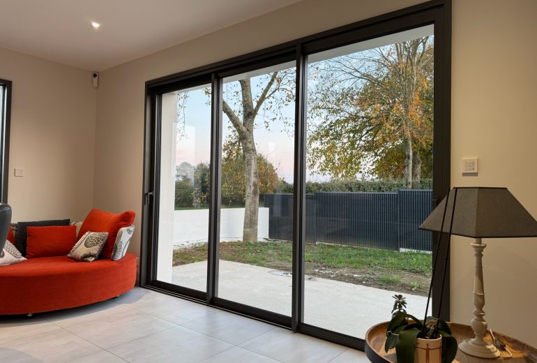 Voici nos réalisations avec les fenêtres Millet ! ✨ Fenêtrier Installateur de pergola et store Menuisier Storiste