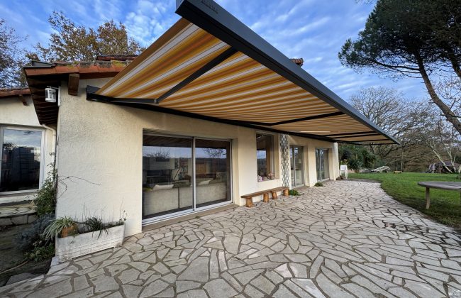 Installation d'un Store Banne Brustor Modèle B27 Élite 🌞 Fenêtrier Installateur de pergola et store Menuisier Storiste