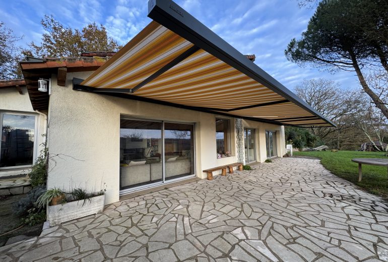 Installation d'un Store Banne Brustor Modèle B27 Élite 🌞 Fenêtrier Installateur de pergola et store Menuisier Storiste