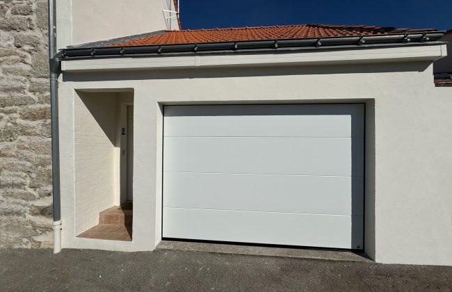 🚪✨ Découvrez la porte de garage Carsec Pro de SOPROFEN ! ✨🚪 Fenêtrier Installateur de pergola et store Menuisier Storiste