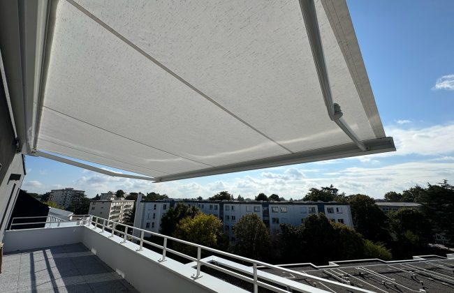 Protégez votre terrasse avec style : découvrez nos stores bannes de qualité !