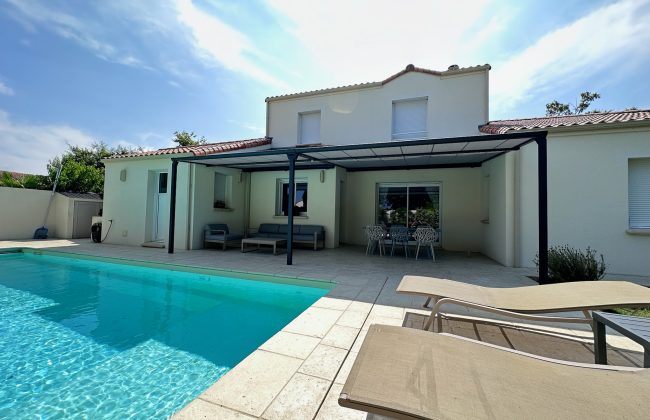 Découvrez la Pergola Double Brustor : L'alliance parfaite de l'élégance et du confort pour vos grands espaces extérieurs !🌿🏘️ Fenêtrier Installateur de pergola et store Menuisier Storiste