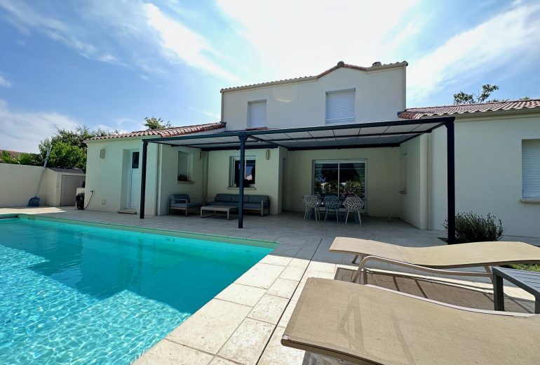 Découvrez la Pergola Double Brustor : L'alliance parfaite de l'élégance et du confort pour vos grands espaces extérieurs !🌿🏘️ Fenêtrier Installateur de pergola et store Menuisier Storiste