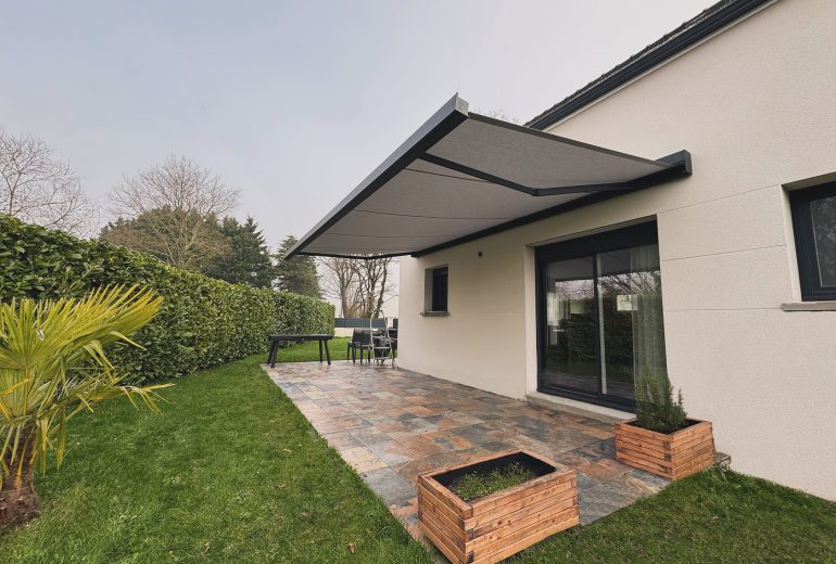 Découvrez l’élégance et la robustesse du store banne B27 Elite de Brustor ✨ Fenêtrier Installateur de pergola et store Menuisier Storiste
