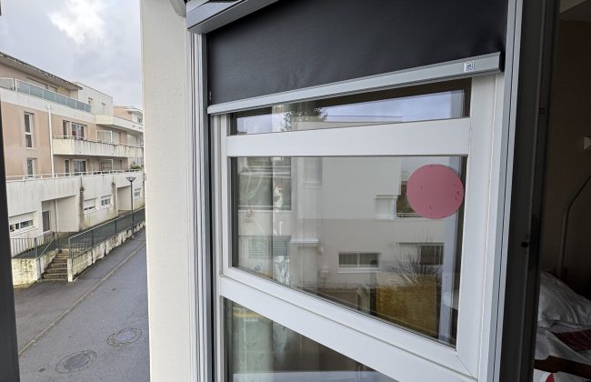 Store Zip Solaire SOPROFEN – Performance et Esthétique au Service de Votre Confort 🌞 Fenêtrier Installateur de pergola et store Menuisier Storiste