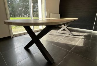 table réalisée par un charpentier professionnel à Nort-sur-Erdre