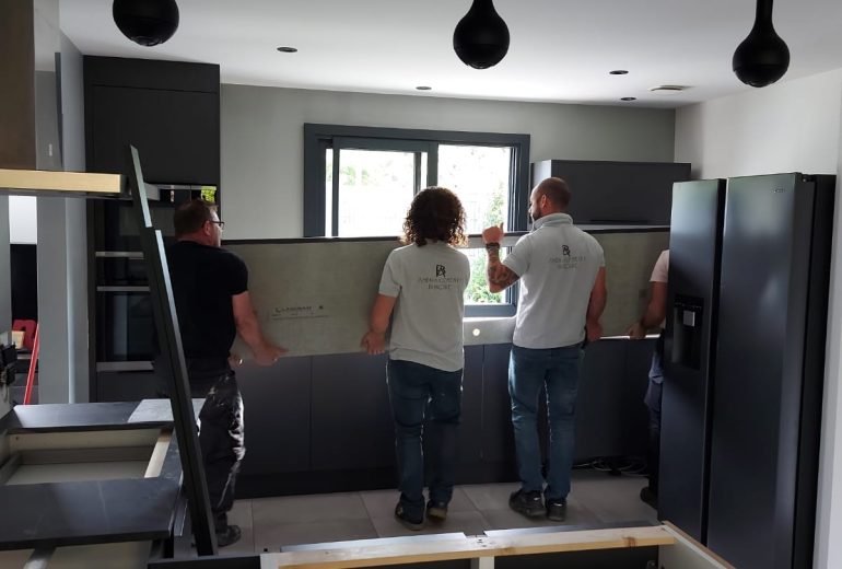 Plans de travail et crédences en céramique. Cuisiniste Fabricant de mobilier Marbrier