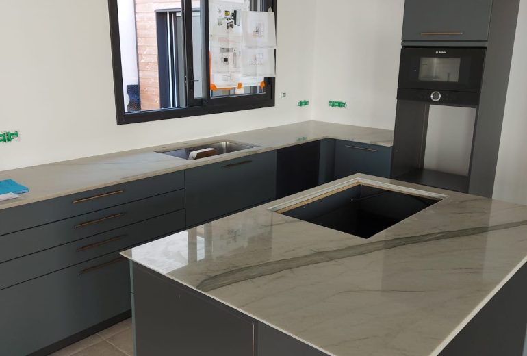 Plan de travail en Quartzite Méridien Cuisiniste Fabricant de mobilier Marbrier