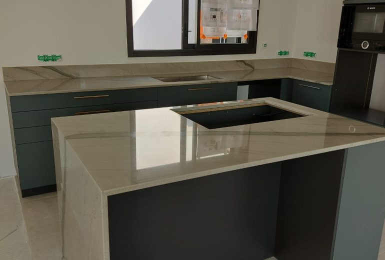 Plan de travail en Quartzite Méridien Cuisiniste Fabricant de mobilier Marbrier