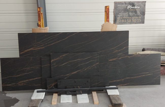 Plans de travail et crédences en céramique. Cuisiniste Fabricant de mobilier Marbrier