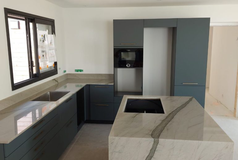 Plan de travail en Quartzite Méridien Cuisiniste Fabricant de mobilier Marbrier