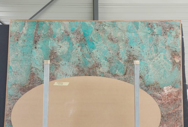Plateau de table en granit Amazonite Cuisiniste Fabricant de mobilier Marbrier