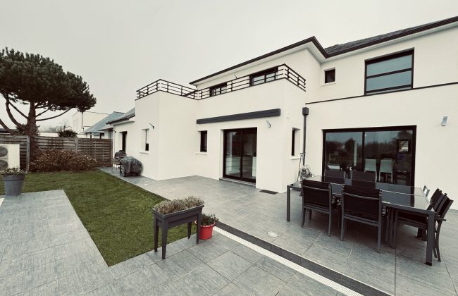 Découvrez notre dernière pose : un store banne Brustor B27 Élite au design élégant et moderne. 🌟 Fenêtrier Installateur de pergola et store Menuisier Storiste