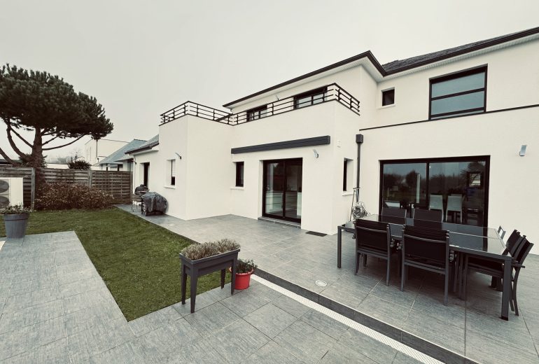 Découvrez notre dernière pose : un store banne Brustor B27 Élite au design élégant et moderne. 🌟 Fenêtrier Installateur de pergola et store Menuisier Storiste