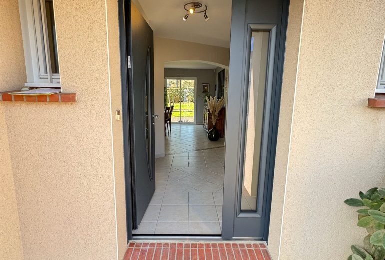 🚪 Nouvelle installation : Élégance et Sécurité au rendez-vous ! 🚪 Fenêtrier Installateur de pergola et store Menuisier Storiste