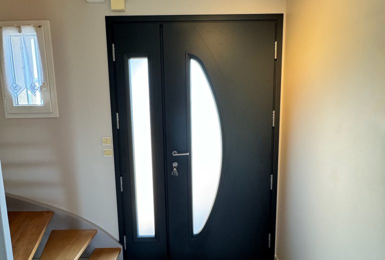 🚪 Nouvelle installation : Élégance et Sécurité au rendez-vous ! 🚪 Fenêtrier Installateur de pergola et store Menuisier Storiste