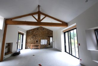 Couleurs Distinction Enduit ciré Façades Façadier Imperméabilisation Nettoyage Papier peint Peintre Peintre d'extérieur Peintre d'intérieur Peintre en décor Peinture à effet Peinture métallisée Protection à base de résine Ravalement Stucco Toile de verre Traitement des boiseries Traitement humidité