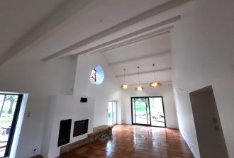 Couleurs Distinction Enduit ciré Façades Façadier Imperméabilisation Nettoyage Papier peint Peintre Peintre d'extérieur Peintre d'intérieur Peintre en décor Peinture à effet Peinture métallisée Protection à base de résine Ravalement Stucco Toile de verre Traitement des boiseries Traitement humidité