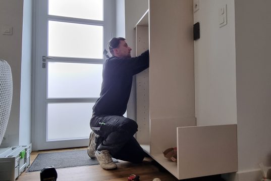 Atelier Jonath Saint-Herblain Agenceur Combles Espace professionnel Fabricant de mobilier Fabrication Menuisier Mobilier Parqueteur Parquets Portes Pose Pose Poseur de cuisine Rangement Salons et expositions Terrasses Volets