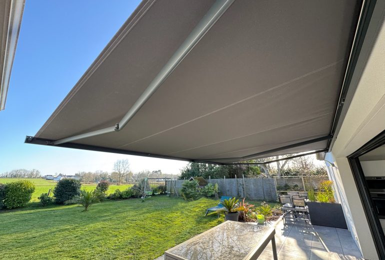 Nouvelle Installation : Store Banne B27 Élité à 3 Bras 🌞 Concepteur de pergola et store Fenêtrier Menuisier Storiste