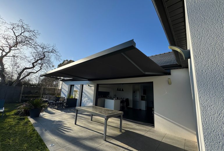 Nouvelle Installation : Store Banne B27 Élité à 3 Bras 🌞 Concepteur de pergola et store Fenêtrier Menuisier Storiste