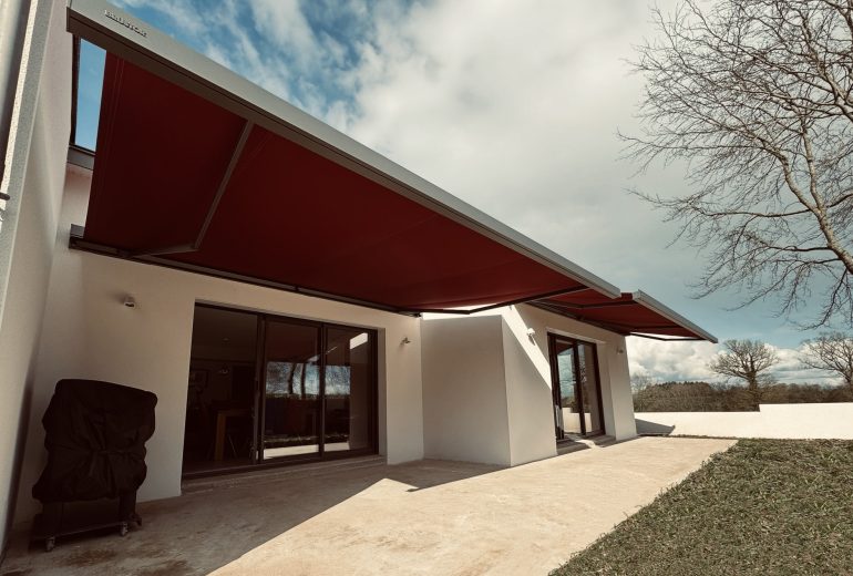 Installation de deux stores bannes Brustor B27 Prestige✨🌿 Fenêtrier Installateur de pergola et store Menuisier Storiste