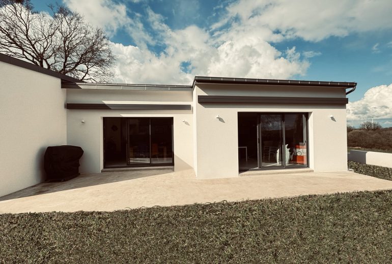 Installation de deux stores bannes Brustor B27 Prestige✨🌿 Fenêtrier Installateur de pergola et store Menuisier Storiste